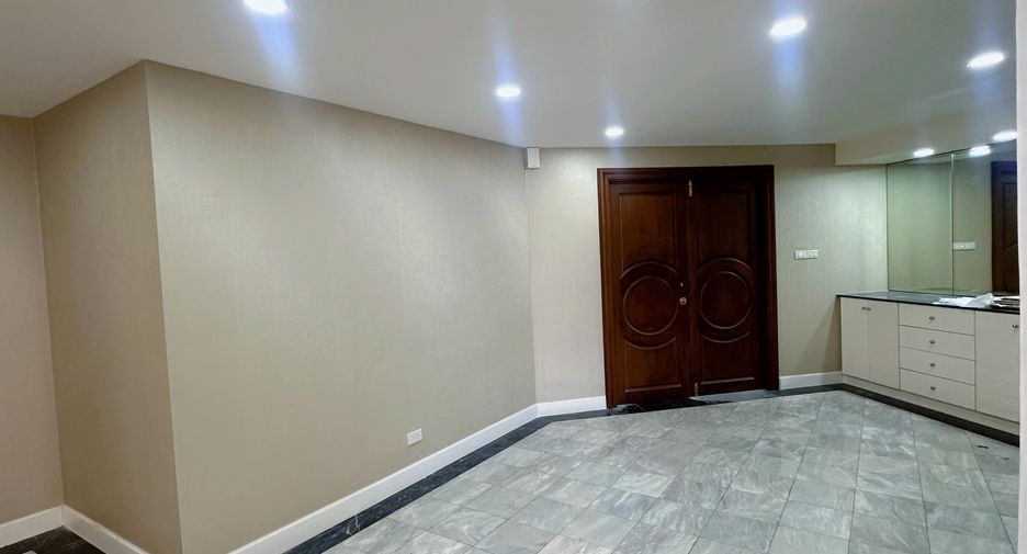 À vendre 2 chambres condo à Khlong Toei, Bangkok