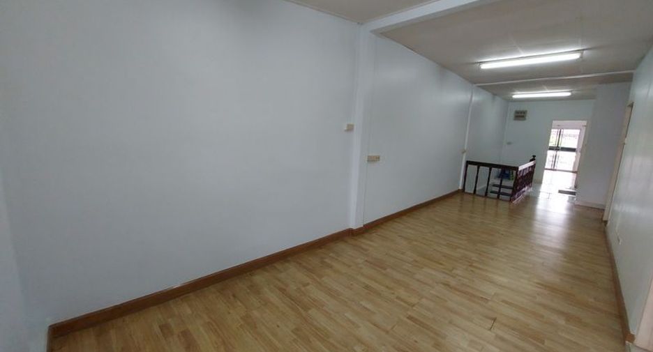 For sale 5 bedrooms townhouse in Lak Si, Bangkok