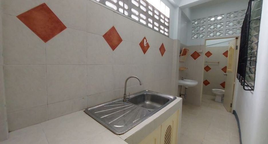 For sale 5 bedrooms townhouse in Lak Si, Bangkok