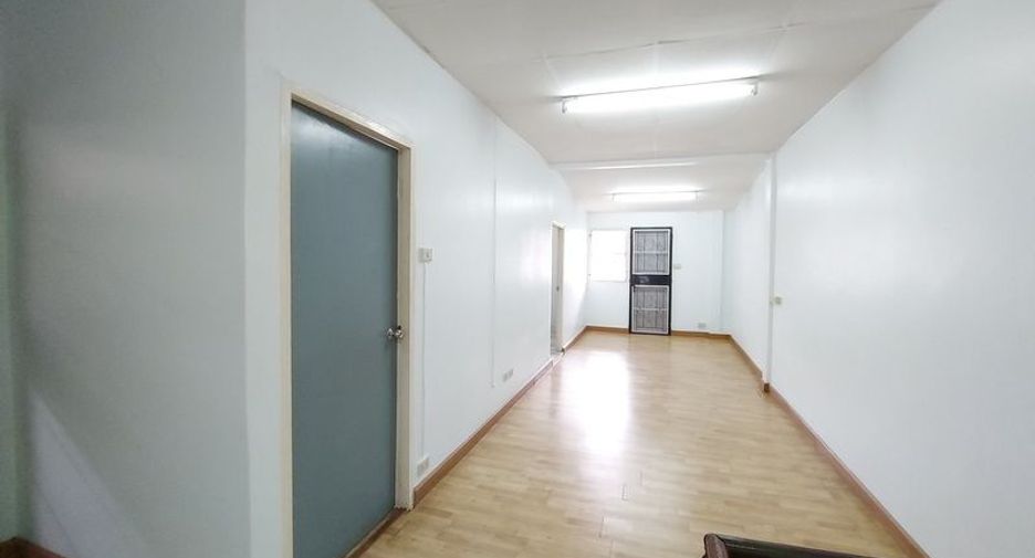 For sale 5 bedrooms townhouse in Lak Si, Bangkok