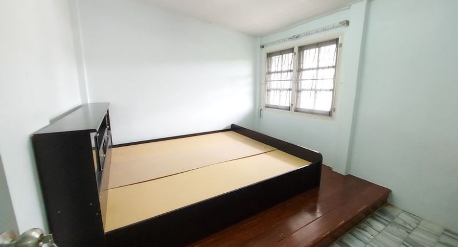 For sale 5 bedrooms townhouse in Lak Si, Bangkok