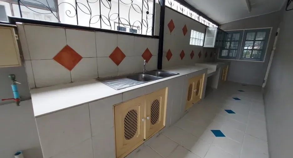 For sale 5 bedrooms townhouse in Lak Si, Bangkok