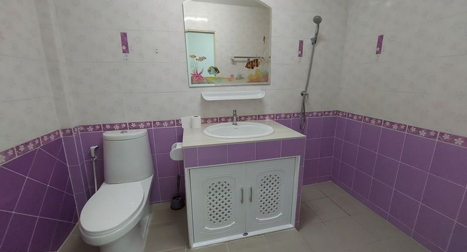 For sale 5 bedrooms townhouse in Lak Si, Bangkok