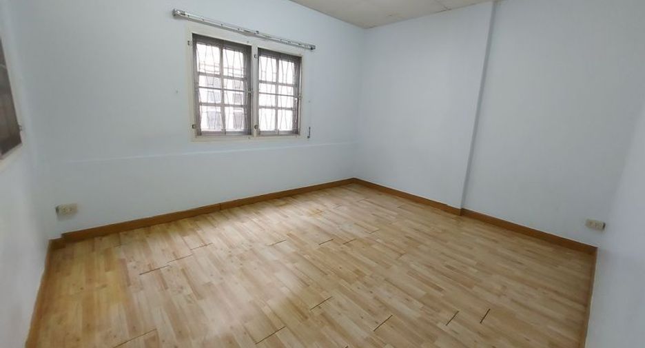 For sale 5 bedrooms townhouse in Lak Si, Bangkok