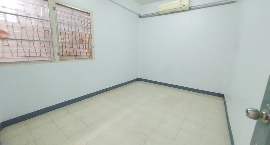 For sale 5 bedrooms townhouse in Lak Si, Bangkok