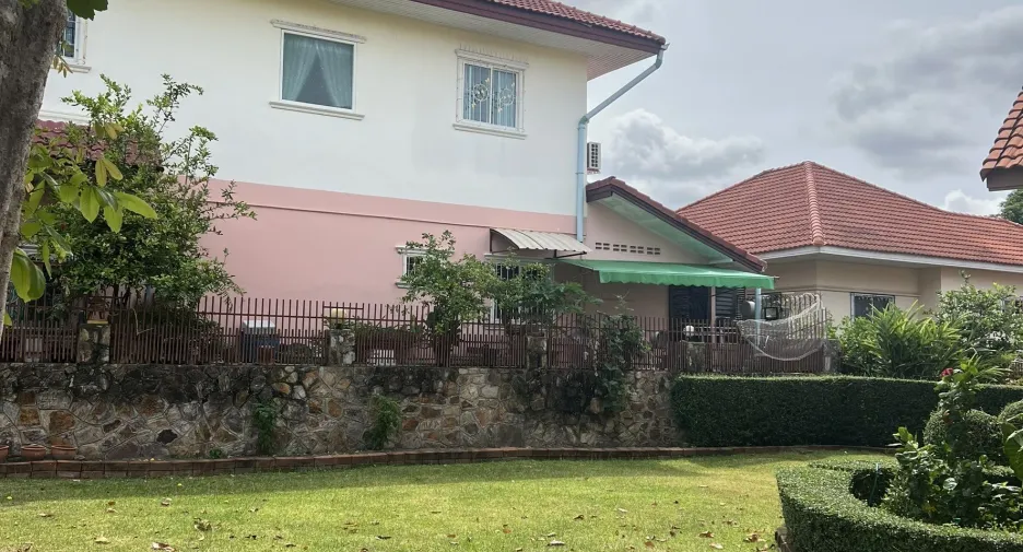 Haus zum Kauf mit 3 Zimmer in Bang Lamung, Chonburi
