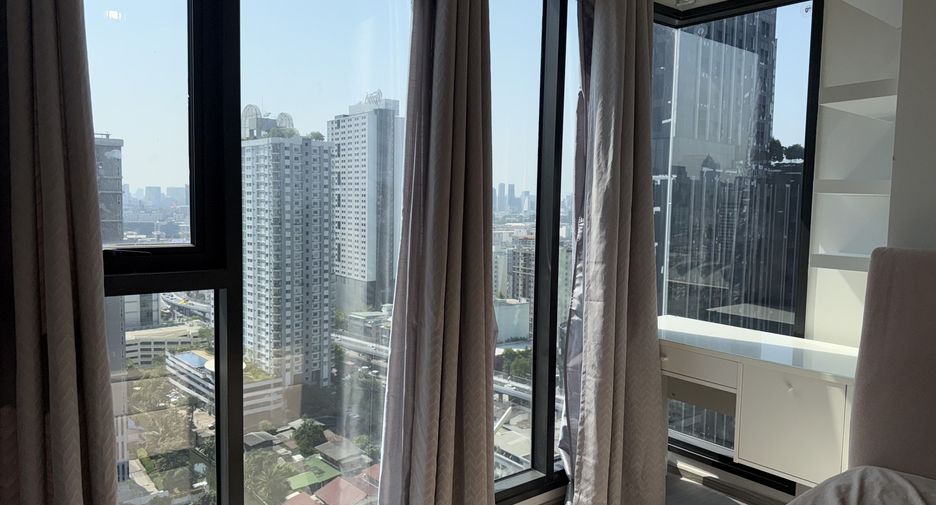 For sale 2 bedrooms condo in Huai Khwang, Bangkok