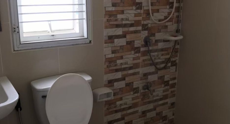 For rent 3 bedrooms townhouse in Mueang Chon Buri, Chonburi