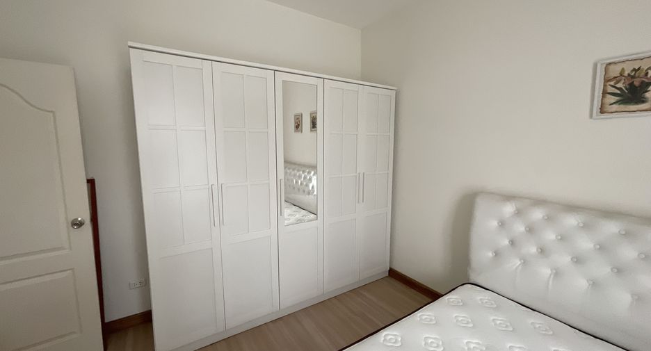 For rent 3 bedrooms townhouse in Mueang Chon Buri, Chonburi