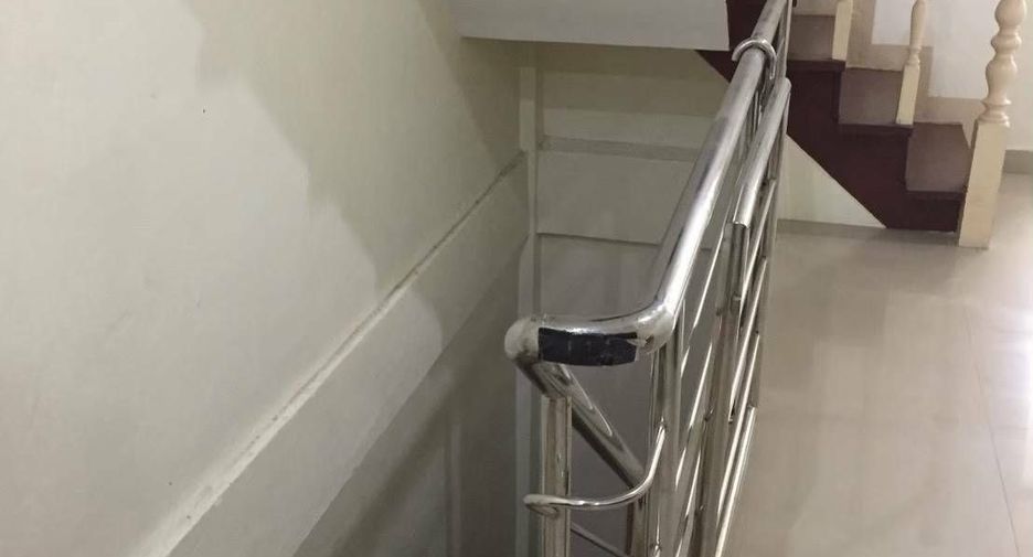 For sale 3 bedrooms townhouse in Khlong Toei, Bangkok