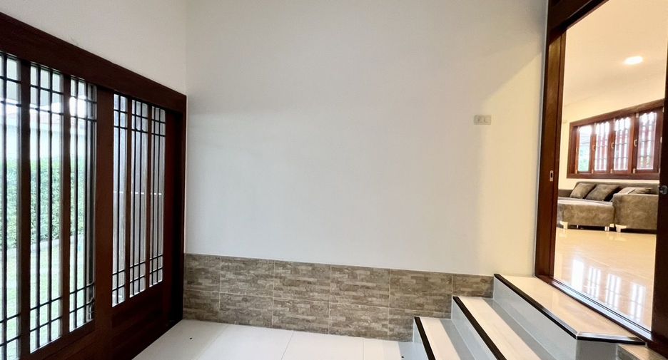 出租 4 卧室 独立屋 在 Ban Bueng, Chon Buri