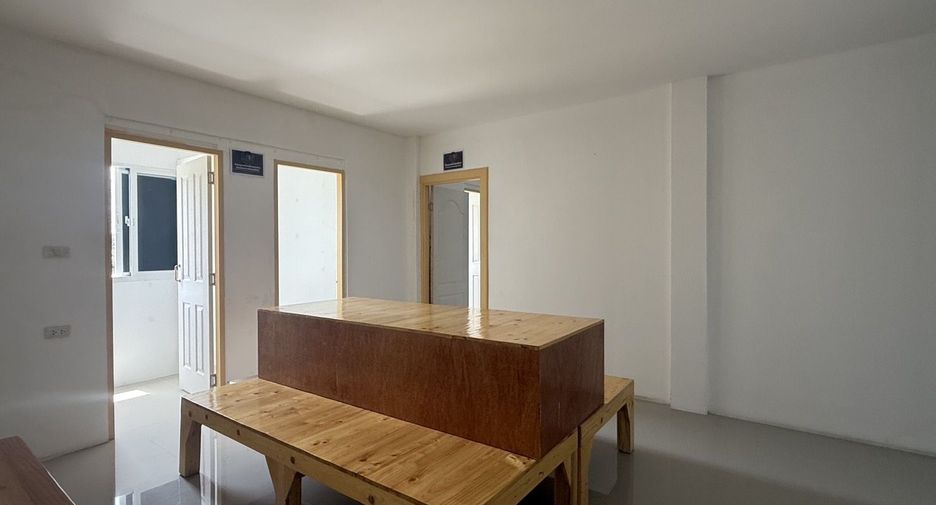 Reihenhaus zum Kauf mit 12 Zimmer in Bang Lamung, Chonburi