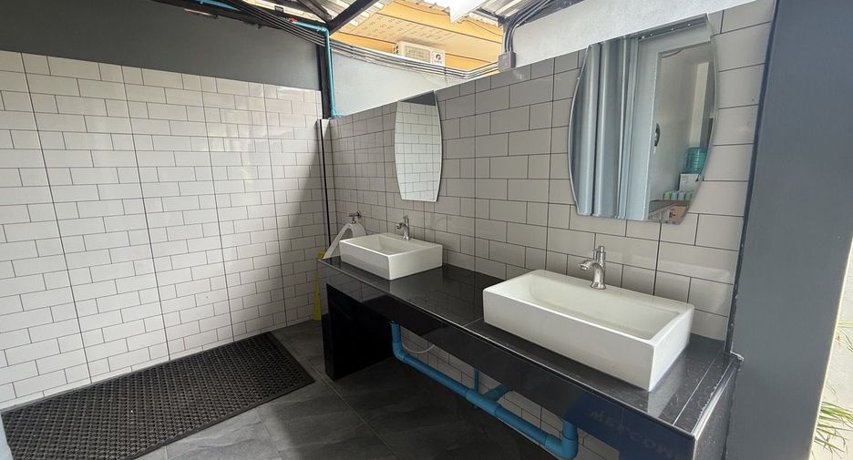Reihenhaus zum Kauf mit 12 Zimmer in Bang Lamung, Chonburi