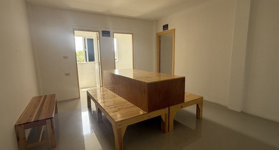 Reihenhaus zum Kauf mit 12 Zimmer in Bang Lamung, Chonburi