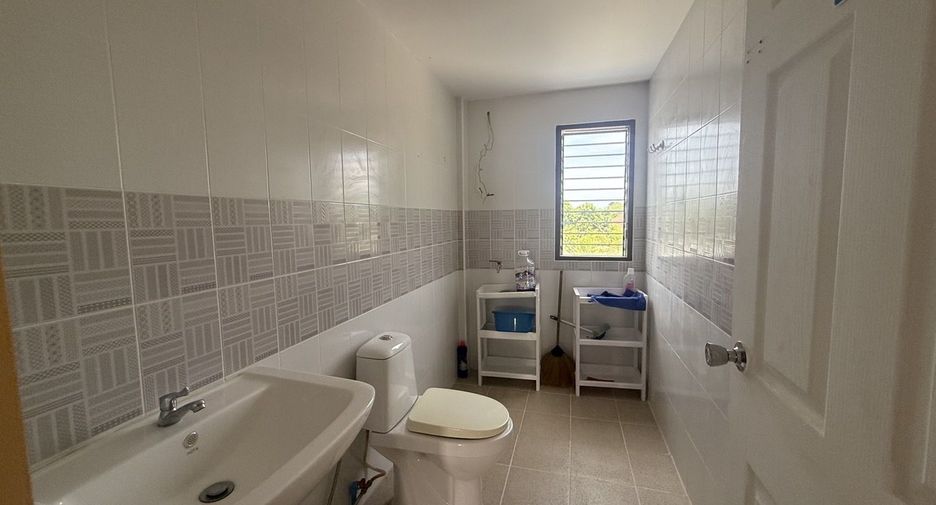 Reihenhaus zum Kauf mit 12 Zimmer in Bang Lamung, Chonburi