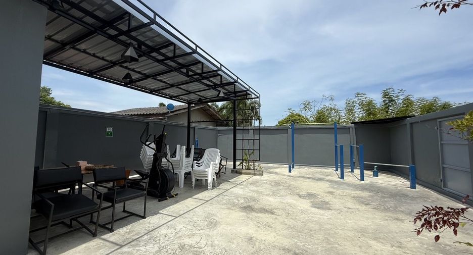Reihenhaus zum Kauf mit 12 Zimmer in Bang Lamung, Chonburi