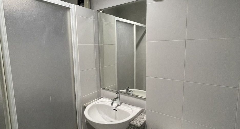For sale 1 bed condo in Mueang Samut Prakan, Samut Prakan