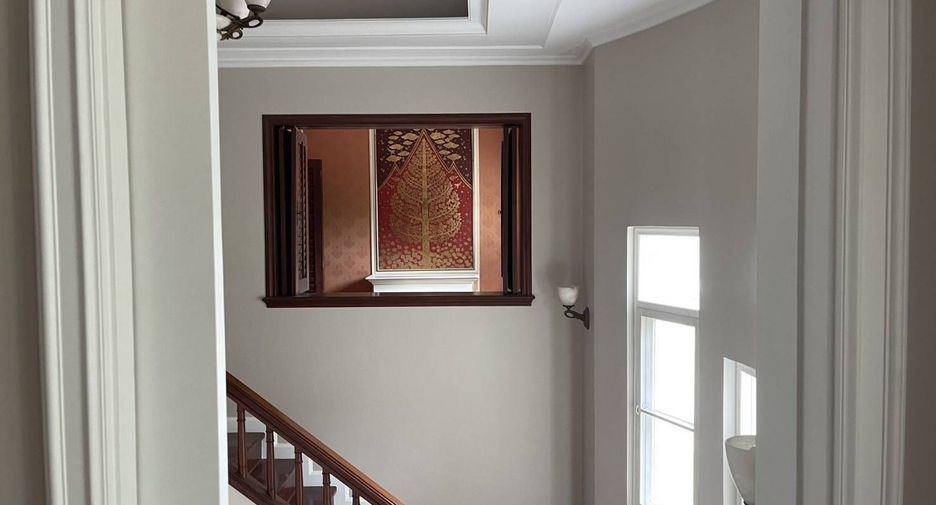Casa en venta y en alquiler de 4 habitaciones en Bang Khen, Bangkok