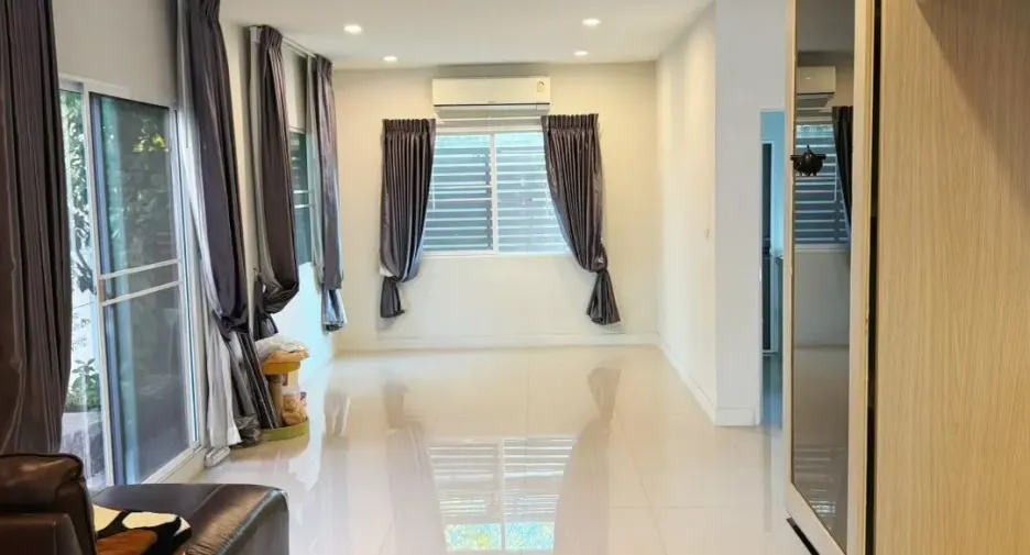 À louer 3 chambres maison de ville à Pak Kret, Nonthaburi