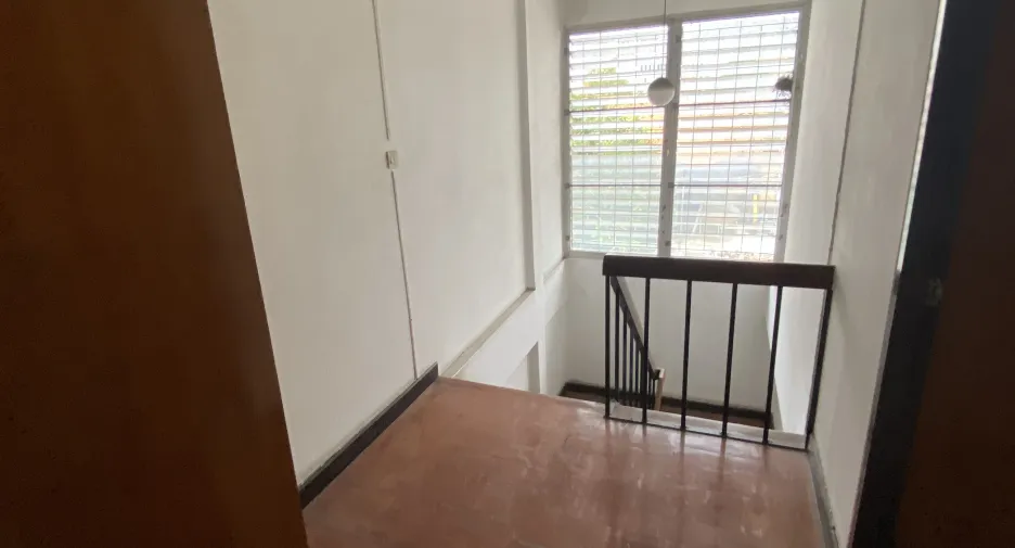 For sale and for rent 3 bedrooms retail Space in Watthana, Bangkok