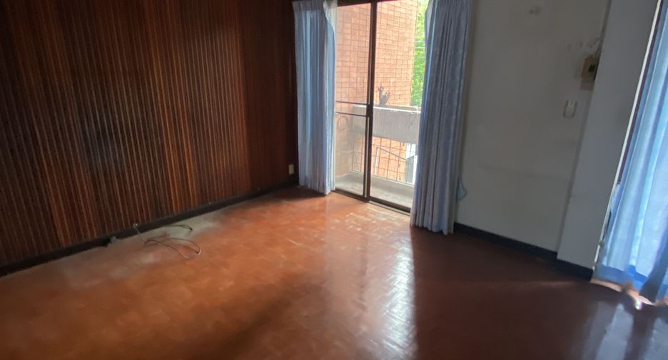 For sale and for rent 3 bedrooms retail Space in Watthana, Bangkok