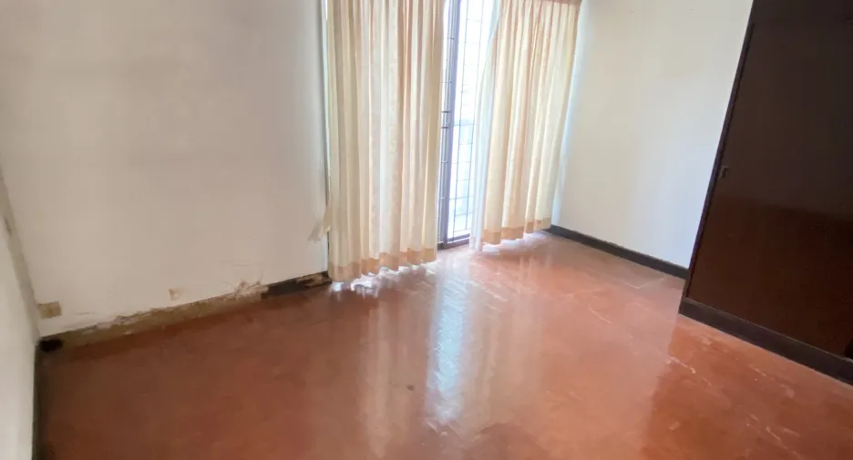 For sale and for rent 3 bedrooms retail Space in Watthana, Bangkok