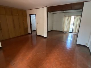 For sale and for rent 3 bedrooms retail Space in Watthana, Bangkok