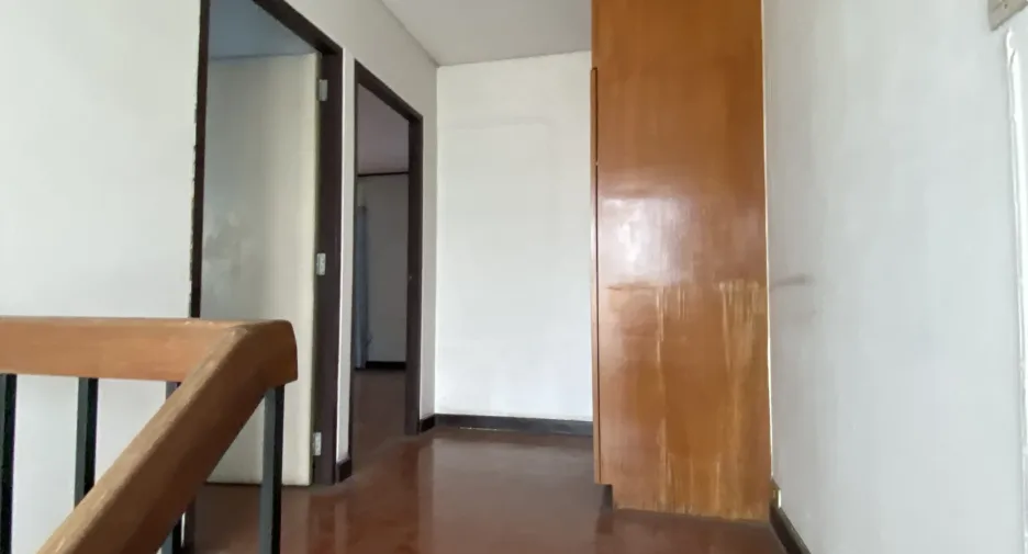 For sale and for rent 3 bedrooms retail Space in Watthana, Bangkok