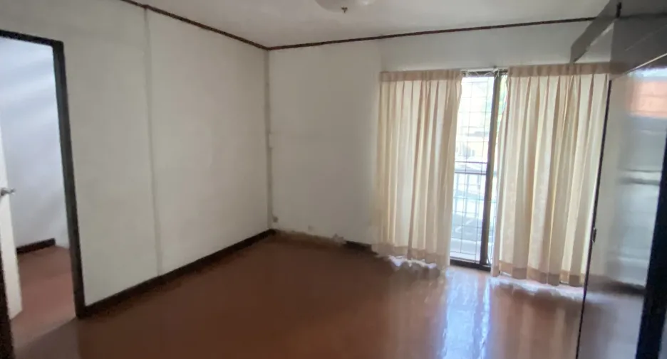 For sale and for rent 3 bedrooms retail Space in Watthana, Bangkok