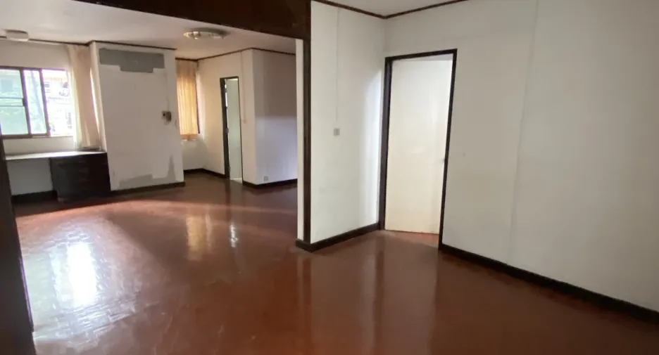 For sale and for rent 3 bedrooms retail Space in Watthana, Bangkok