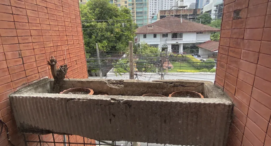 For sale and for rent 3 bedrooms retail Space in Watthana, Bangkok