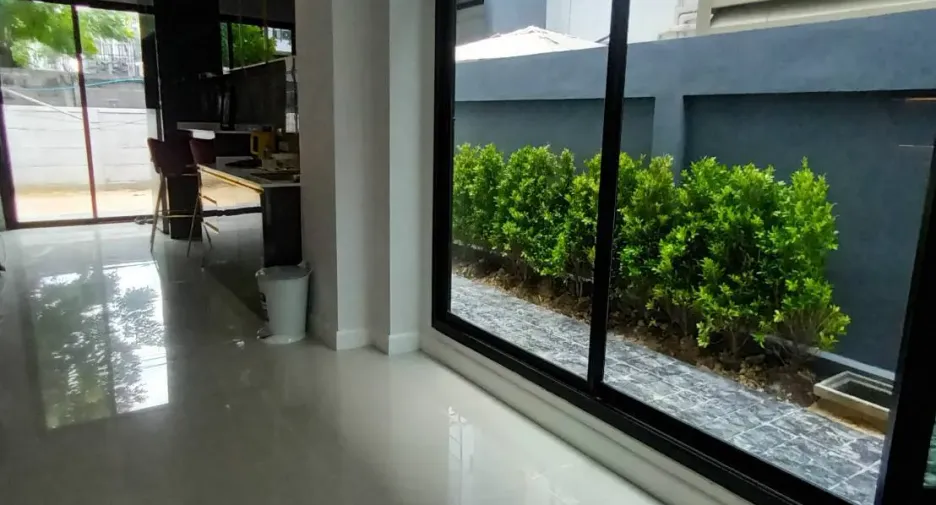 Gewerbefläche zum Kauf mit 3 Zimmer in Phasi Charoen, Bangkok