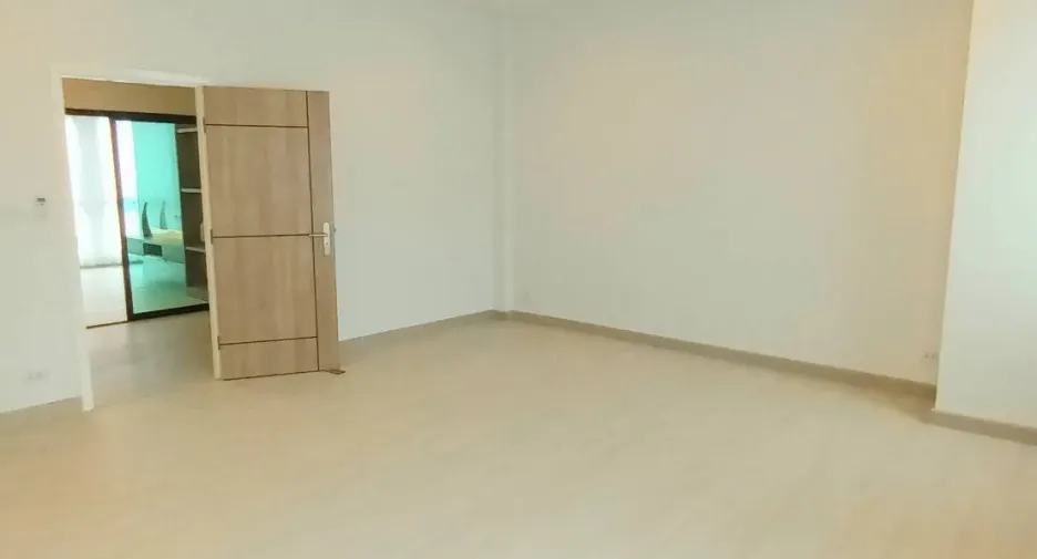 Gewerbefläche zum Kauf mit 3 Zimmer in Phasi Charoen, Bangkok
