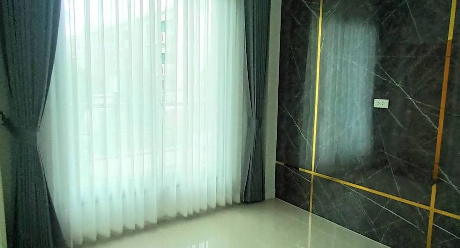 Gewerbefläche zum Kauf mit 3 Zimmer in Phasi Charoen, Bangkok
