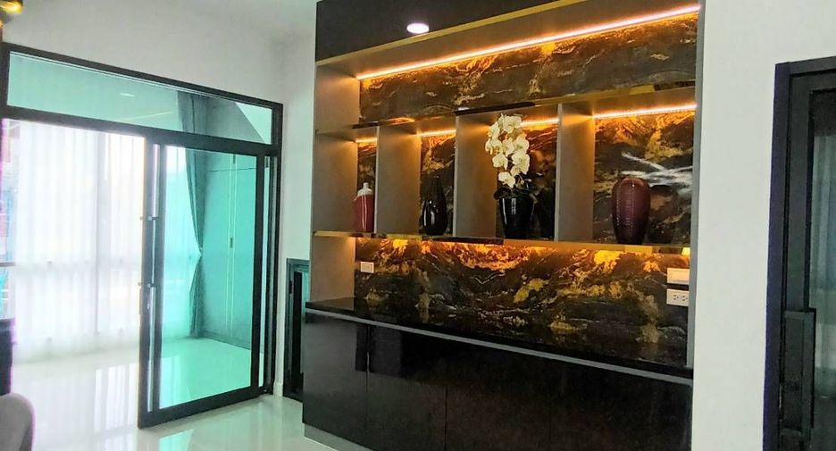 Gewerbefläche zum Kauf mit 3 Zimmer in Phasi Charoen, Bangkok
