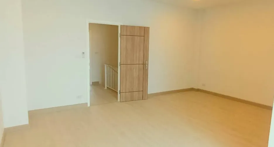 Gewerbefläche zum Kauf mit 3 Zimmer in Phasi Charoen, Bangkok