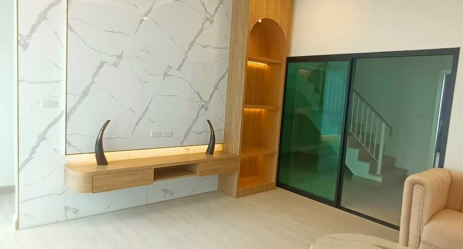 For sale 3 bedrooms retail Space in Phasi Charoen, Bangkok