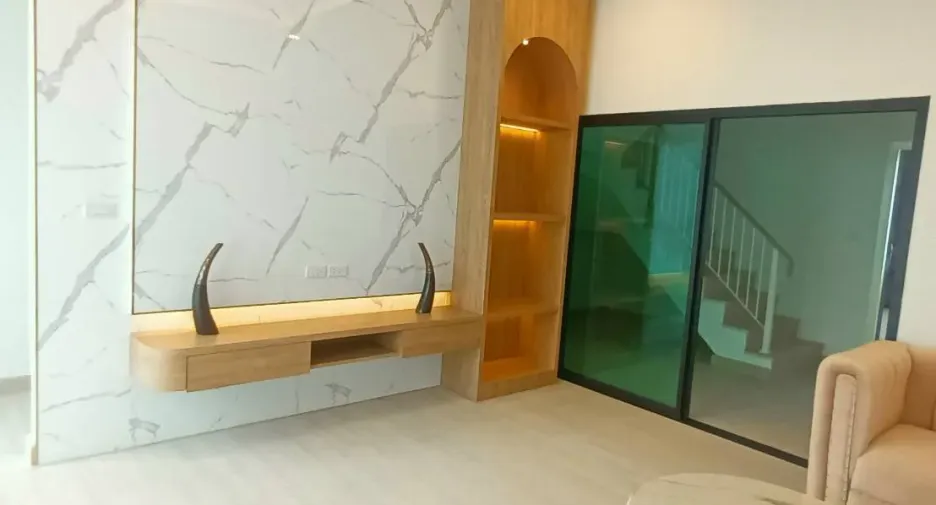 Gewerbefläche zum Kauf mit 3 Zimmer in Phasi Charoen, Bangkok