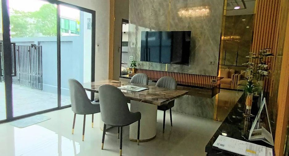 Gewerbefläche zum Kauf mit 3 Zimmer in Phasi Charoen, Bangkok