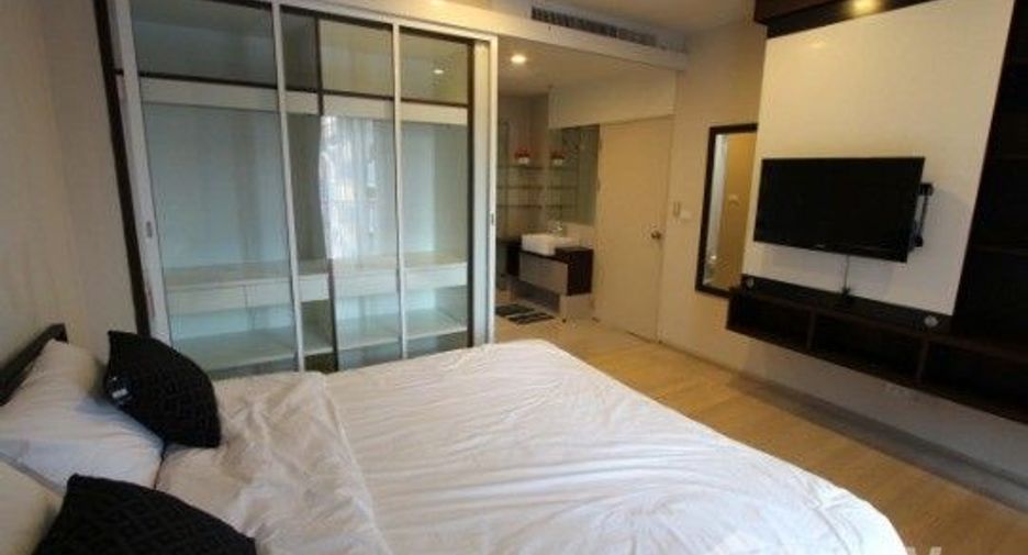 For sale そして for rent 2 ベッドルーム condo in Watthana, Bangkok