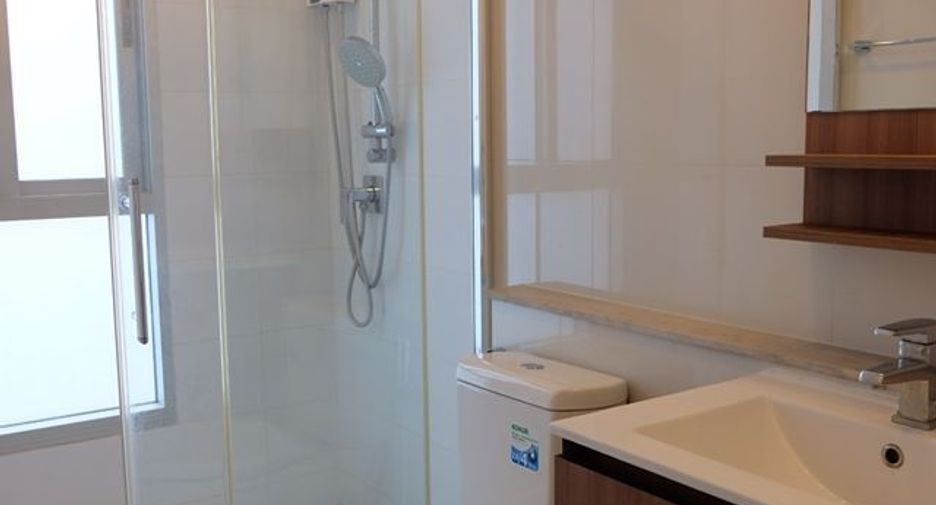 À vendre 2 chambres condo à Yan Nawa, Bangkok