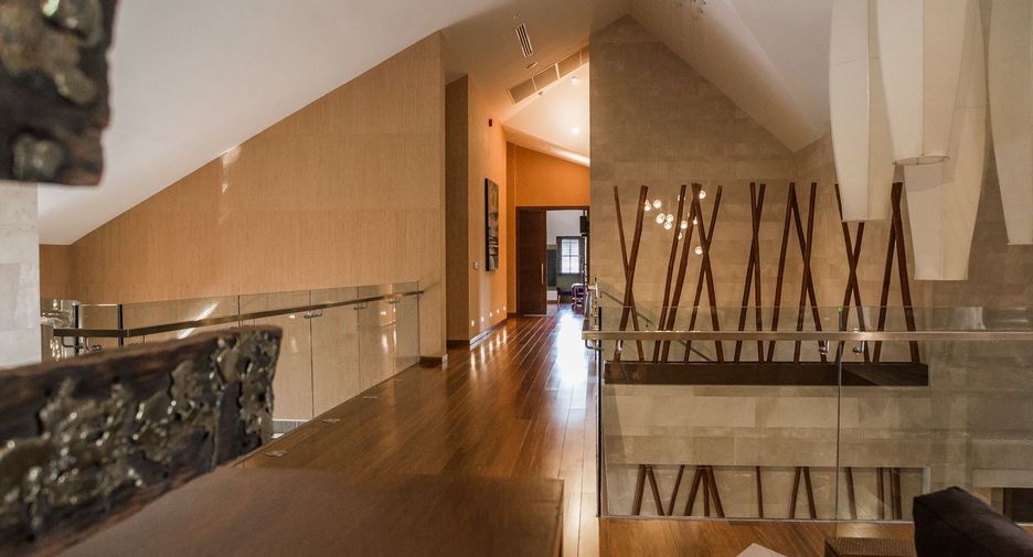Casa en venta y en alquiler de 6 habitaciones en Watthana, Bangkok