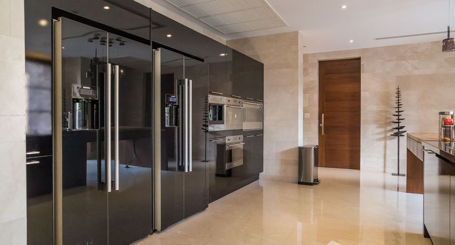 Casa en venta y en alquiler de 6 habitaciones en Watthana, Bangkok