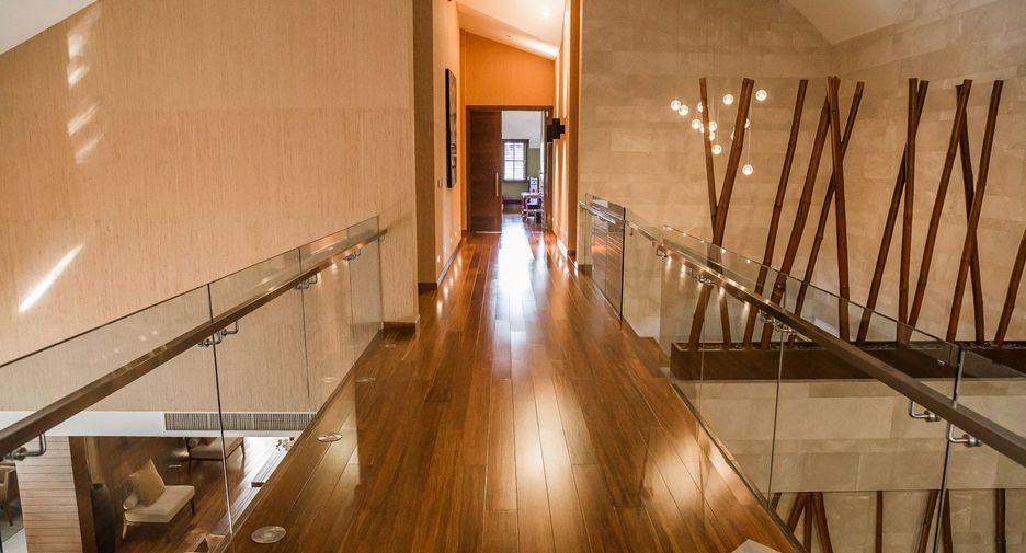 Casa en venta y en alquiler de 6 habitaciones en Watthana, Bangkok