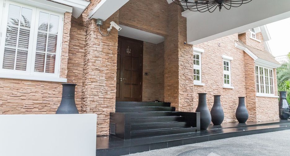 Casa en venta y en alquiler de 6 habitaciones en Watthana, Bangkok