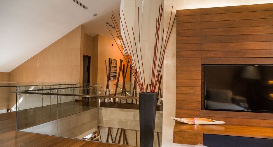 Casa en venta y en alquiler de 6 habitaciones en Watthana, Bangkok
