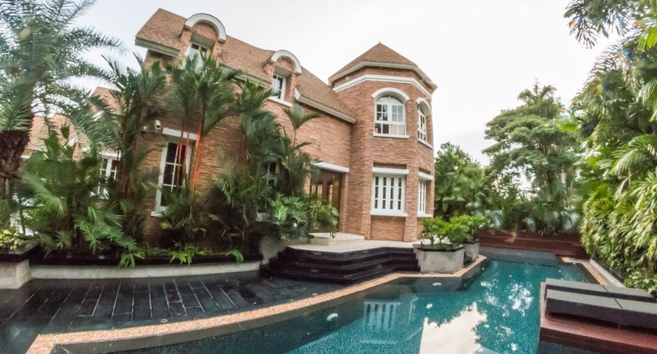 Haus zum Kauf und zur Miete mit 6 Zimmer in Watthana, Bangkok