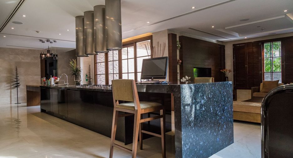 Casa en venta y en alquiler de 6 habitaciones en Watthana, Bangkok