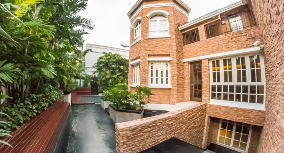 Casa en venta y en alquiler de 6 habitaciones en Watthana, Bangkok