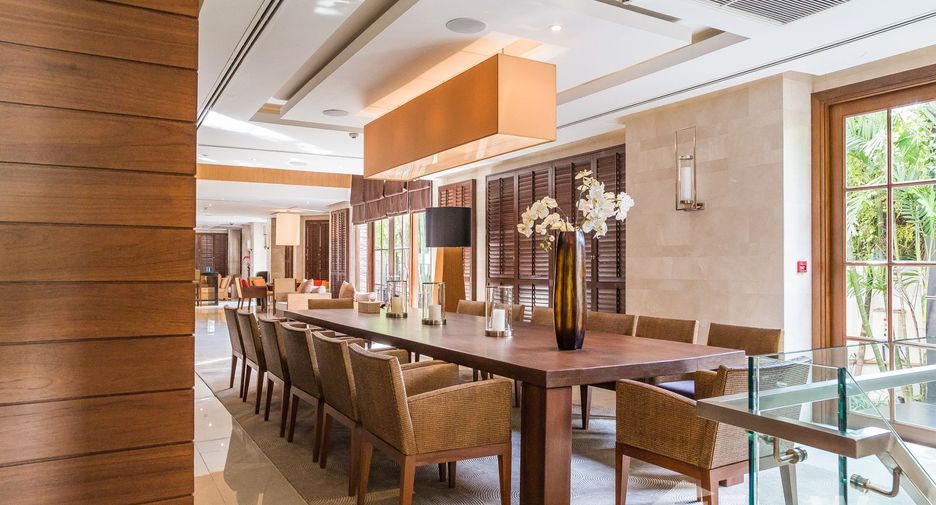 Casa en venta y en alquiler de 6 habitaciones en Watthana, Bangkok